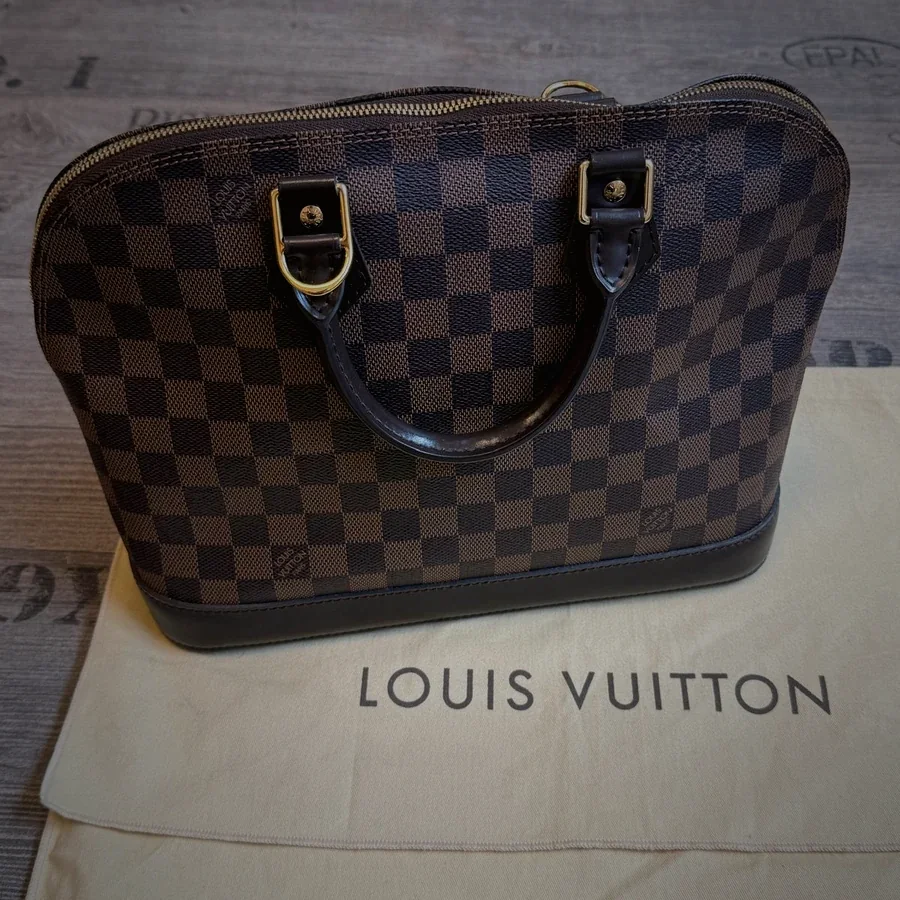 Louis Vuitton Alma Handtasche mit Staubbeutel