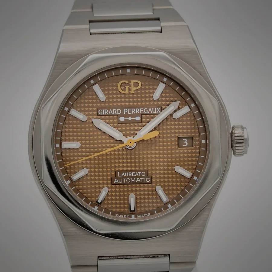Girard-Perregaux Laureato mit braunem Zifferblatt
